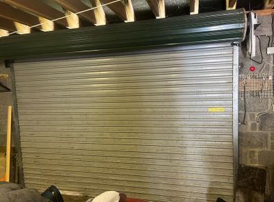 Electric roller door