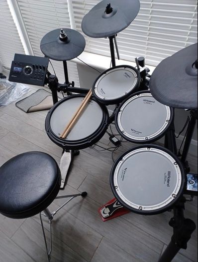 Roland KV17 Drum Kit Bundle
