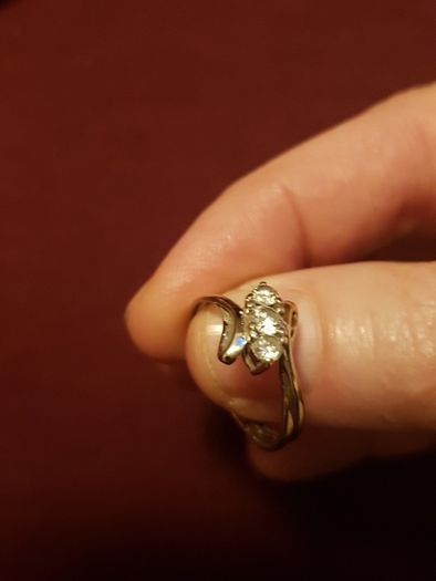 9 ct gold ring