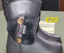 Girls boots