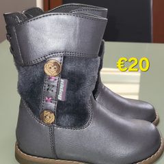 Girls boots