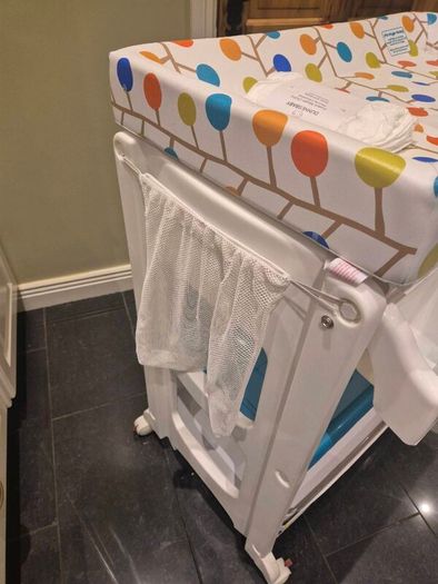 Baby changing unit