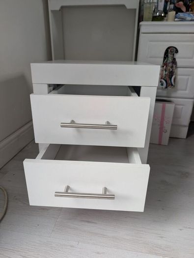 Small bedside locker and long overhead press