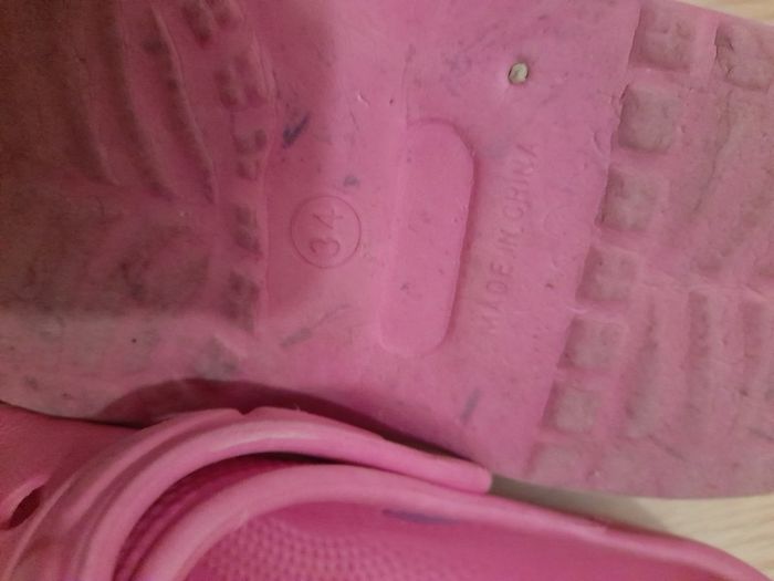Girl's crocs