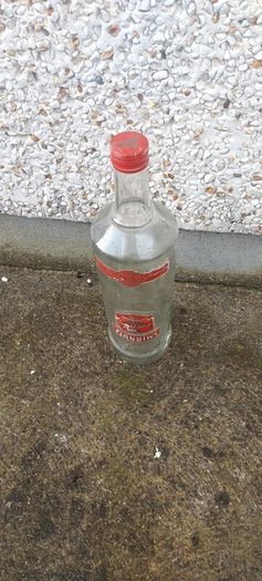 Smirnoff volka 3 litre bottle ,,with cork ,nice patina condition, handy for 1 or 2 euro coins ,etc ,,or display advertising item for home bar etc ,sold as is,