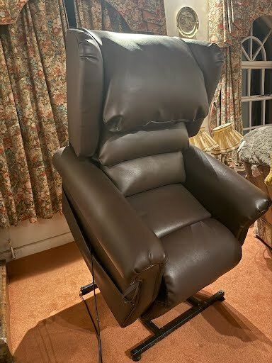 Lift and rise electric recliner arm chair