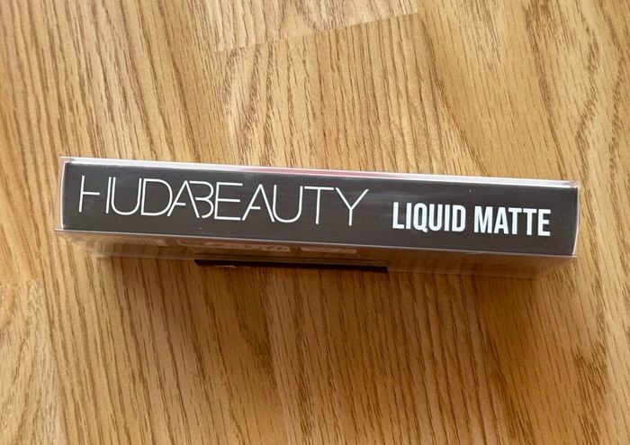 Huda Beauty Liquid Matter Lipstick - Miss America