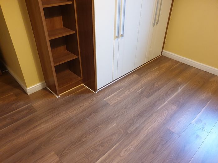 Laminate flooring service