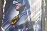 Hot Toys  MMS834 Batman 1989 Blue &amp; Grey suit 1/6 scale figure