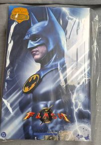 Hot Toys  MMS834 Batman 1989 Blue & Grey suit 1/6 scale figure