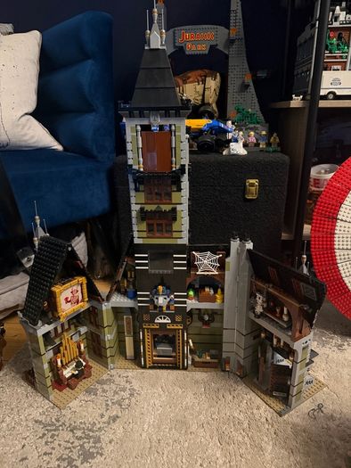 lego haunted house 10273