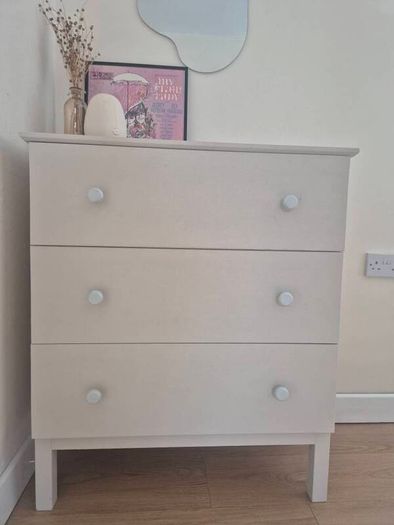 Chest of drawers
