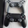 ps4 console with 2 pads Image 3