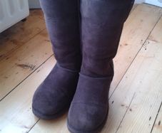Ugg Boots Chocolate wt Original Box