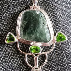 Silver pendant, with Moldavite & Peridot