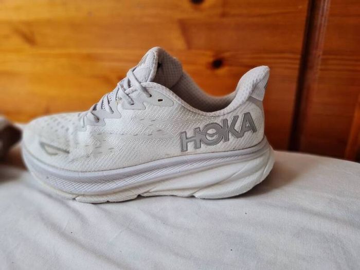 Hoka clifton 9 white Size 10 eu 44.5 in excellent condition