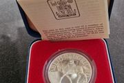 The Royal Mint Sterling Silver UNC 1977 Proof Great Britain Crown Silver Jubilee 25p coin In Original case with Coa.