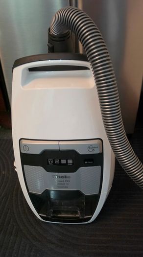 Miele Blizzard CX1 Comfort Hoover