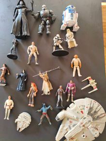 Star wars action figures and ships job