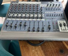 Peavey powered mixer desk