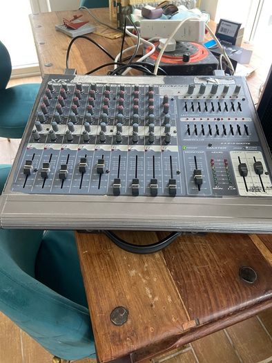 Peavey powered mixer desk