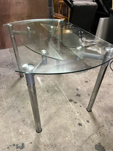 Round dining table - extending sides