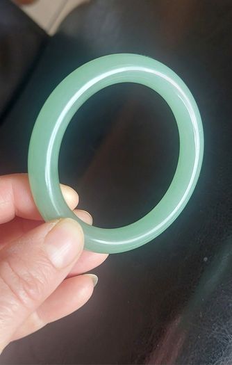 jade bracelet