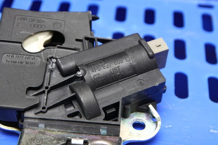 Rear Lid Lock A6C6 2004-2011 4F5827505D