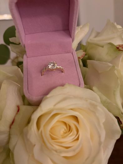 2ct Diamond cushion ring, 14kt gold
