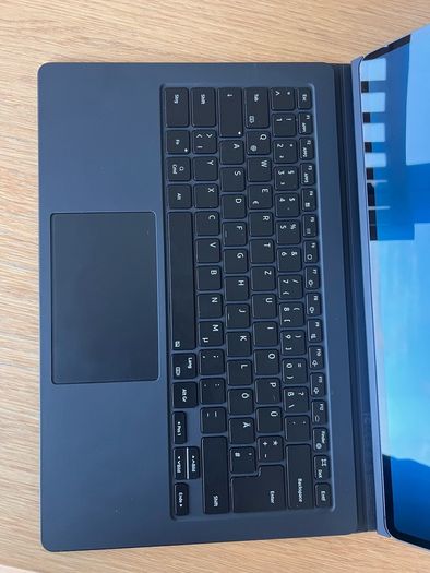 Samsung Tab S8 Ultra + Case and Keyboard