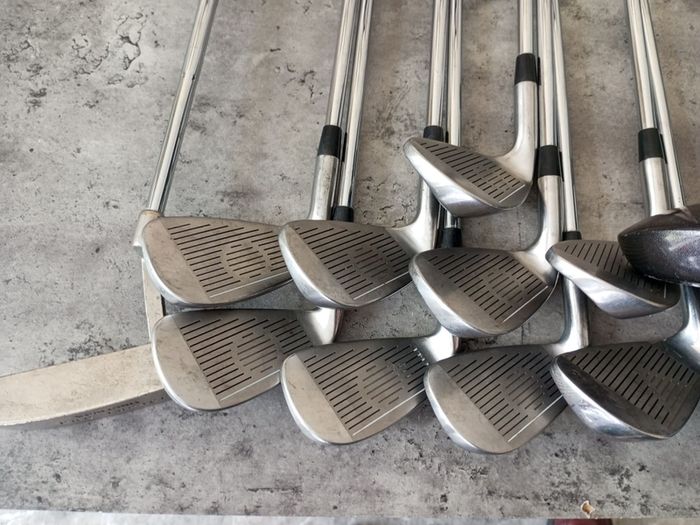 Dunlop golf clubs. Right handed clubs