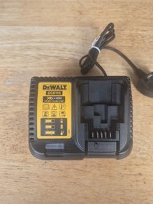 de walt charger