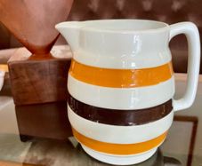 Large Mid Century Carrigaline Colleen Ireland 1 Pint Milk Jug or Posy Vase