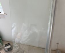Bathtub shower screen