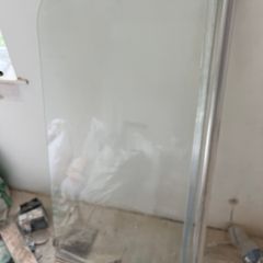 Bathtub shower screen