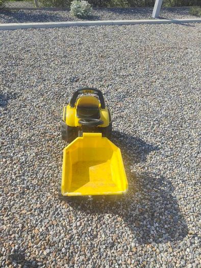 JCB Kids dumper (rolly toys)