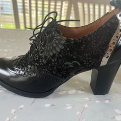 Womens shoes / boots
