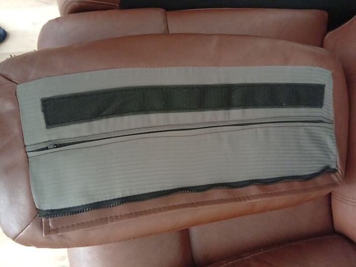 Brown single recliner sofa/chair