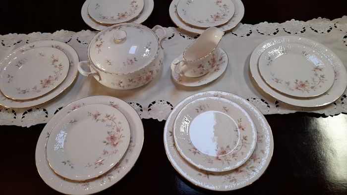 Royal Albert "For all seasons " dinner set