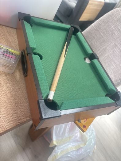 free table top snooker table with one cue no balls