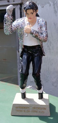 Michael Jackson statue