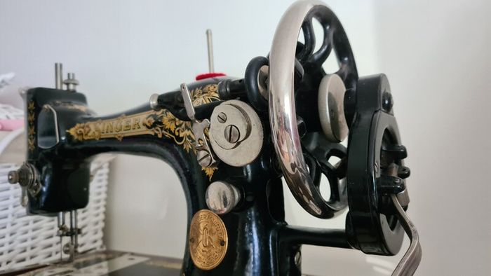 Singer 1930s machine 28k model