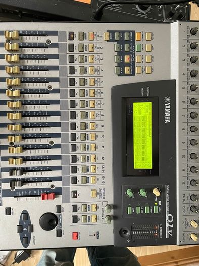 Yamaha 01v mixer with MY8 adat card
