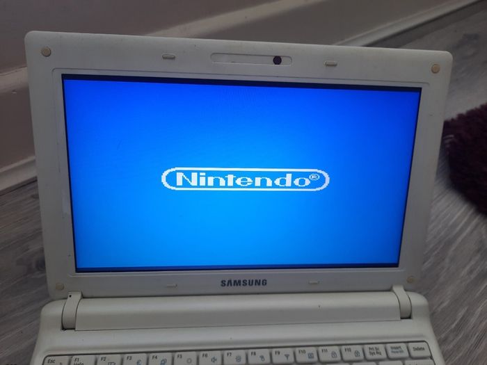 Samsung netbook with Retro gaming Operating system