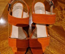 orange sandal size 5