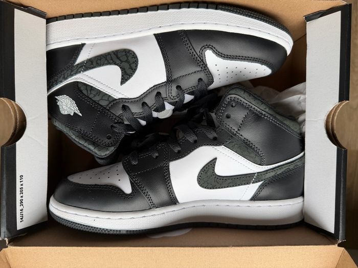 Nike Air Jordan 1 Mid SE GS Black White EU 38.5 UK 5.5 Panda Style Brand New