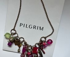 Pilgrim neck piece