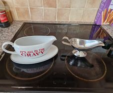 Gravy boats