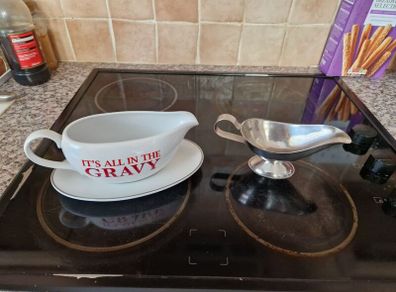 Gravy boats