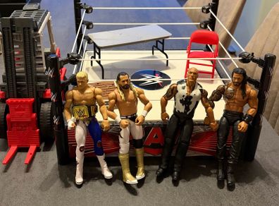 Wwe wrecking Raw brawl playset